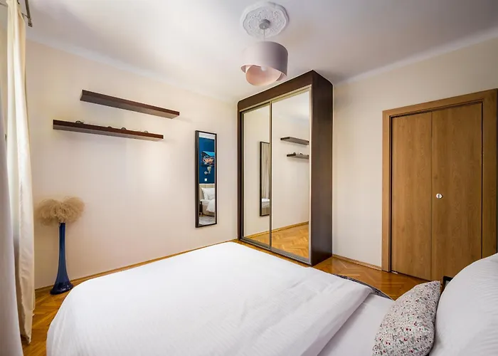 Rondo Wiatraczna Stylish By Bookinghost