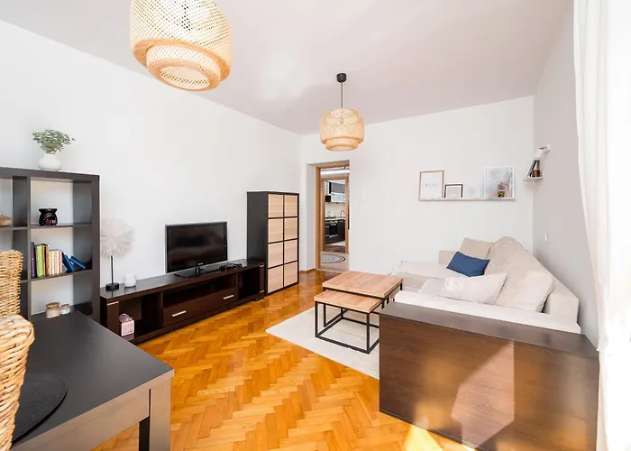 Rondo Wiatraczna Stylish By Bookinghost * Varşova