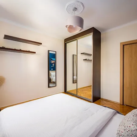 Rondo Wiatraczna Stylish By Bookinghost