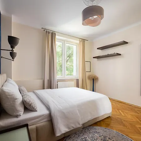 Apartment Rondo Wiatraczna Stylish By Bookinghost